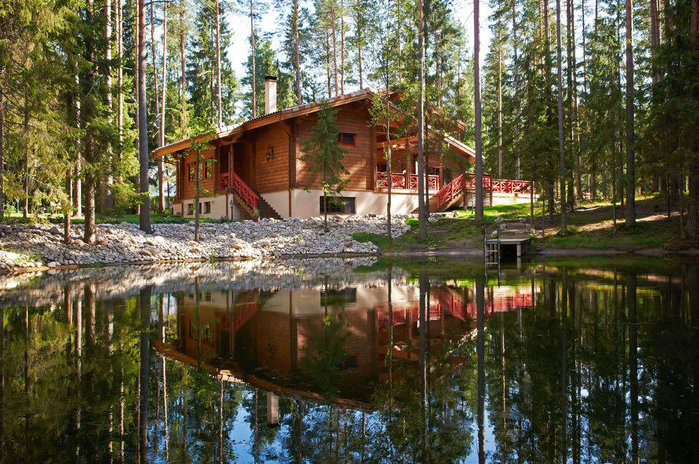 Купить дом лесные озера. Озеро Сайма Финляндия коттеджи. Финский дом у озера. Домик в лесу у озера. Коттедж на берегу озера.